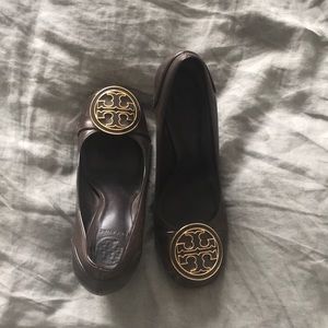 Tory Burch pumps- 6.5, brown with minor wear